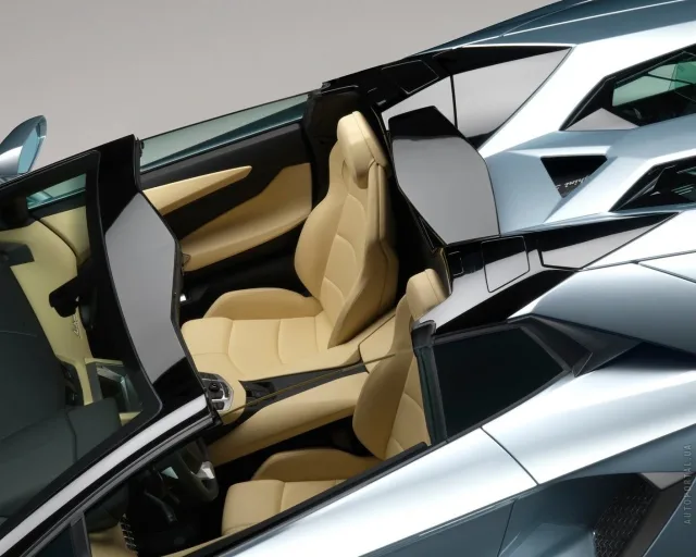 Lamborghini Aventador LP700-4 Roadster coupe convertible — 2