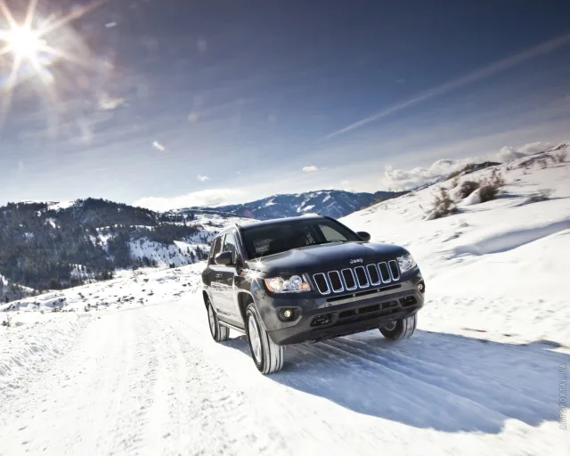 Jeep Compass 2011 кросовер — 14