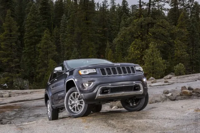 Jeep Grand Cherokee позашляховик — 20