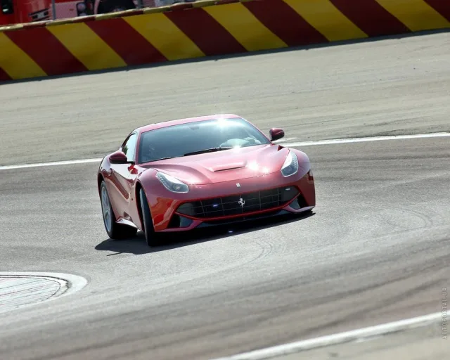 Ferrari F12 berlinetta 6.3 AT — 19