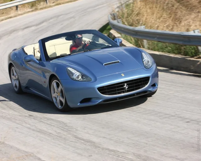 Ferrari California (Феррари Калифорния) купе-кабриолет — 11
