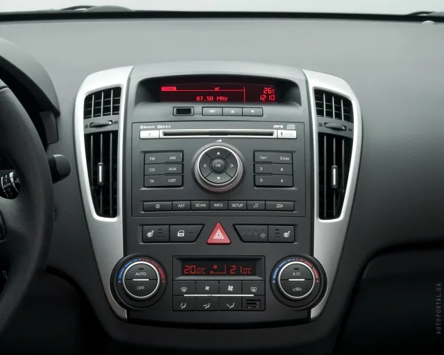 KIA pro cee'd 2008 3-door hatchback — 11
