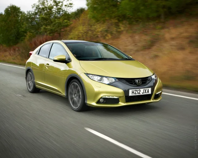 Honda Civic 2012 5-door hatchback — 17