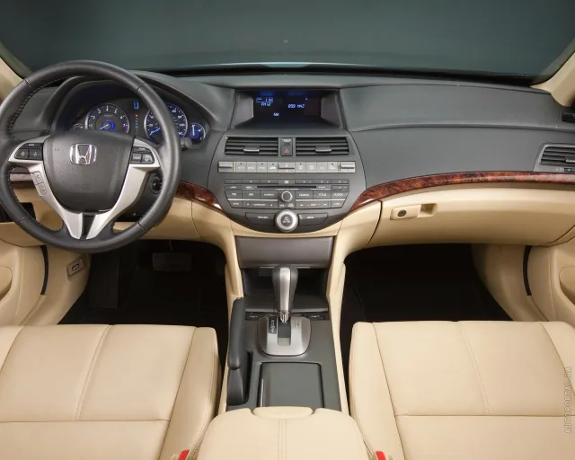 Honda Crosstour кросовер — 17