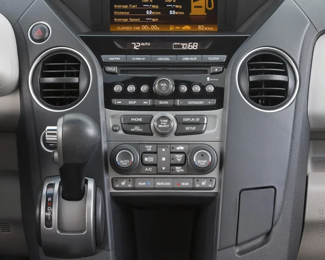 Honda Pilot 2012 crossover — 11