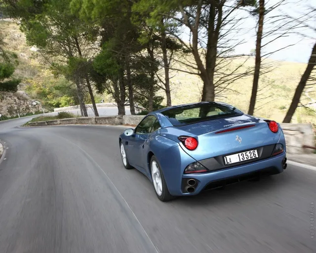 Ferrari California (Феррари Калифорния) купе-кабриолет — 10