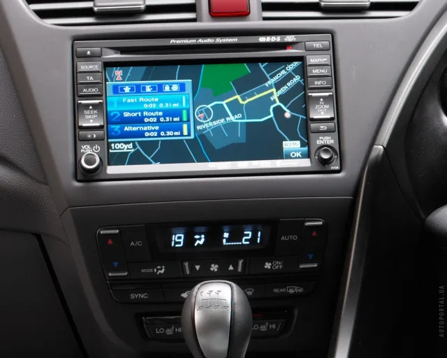 Honda Civic 2012 5-door hatchback — 4