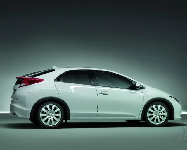 Honda Civic 2012 5-door hatchback — 12