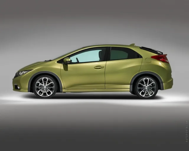 Honda Civic 2012 5-door hatchback — 11