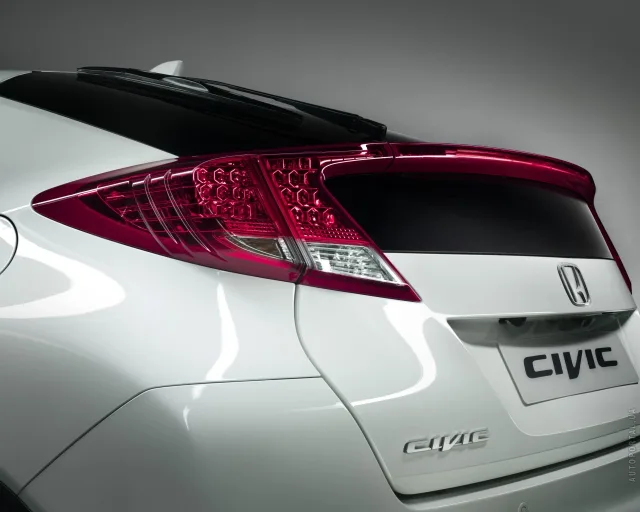 Honda Civic 2012 5-door hatchback — 18