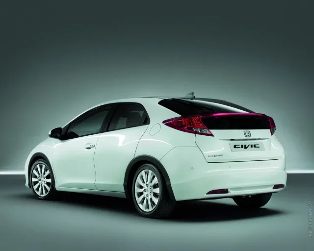 Honda Civic 2012 5-door hatchback — 9