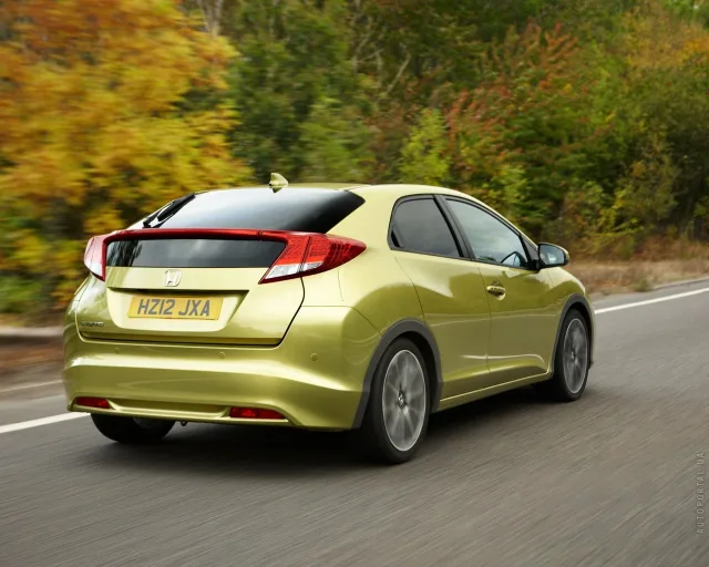Honda Civic 2012 5-door hatchback — 16