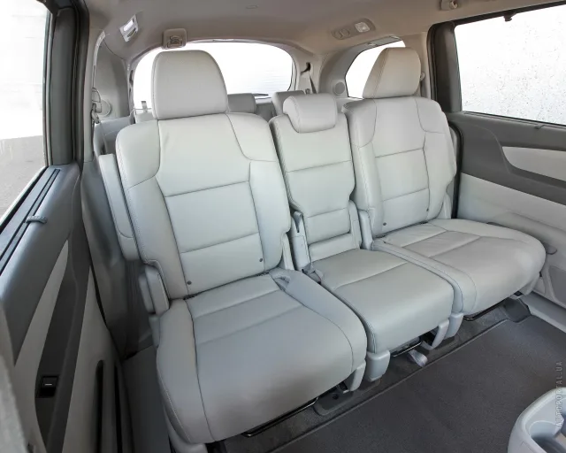 Honda Odyssey 2010 minivan — 17