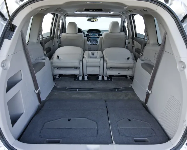 Honda Odyssey 2010 minivan — 16