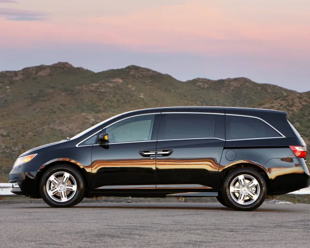Honda Odyssey 2010 minivan — 25
