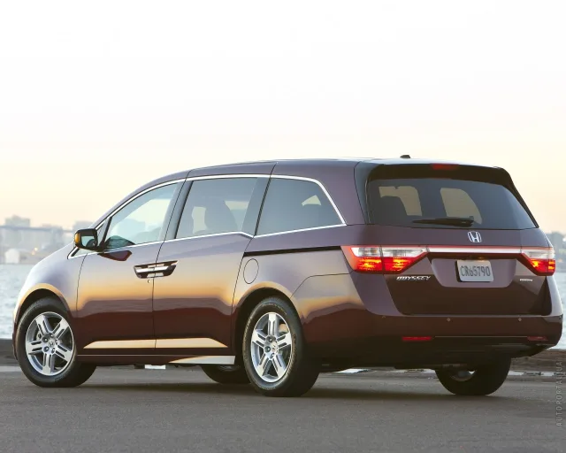 Honda Odyssey 2010 minivan — 24