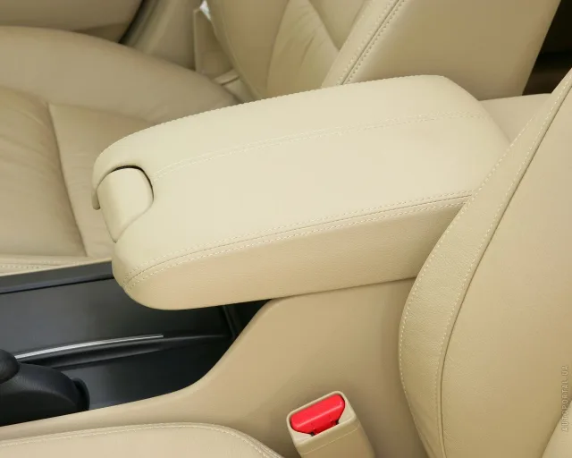 Honda Accord USA sedan — 10