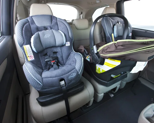 Honda Odyssey 2010 minivan — 14