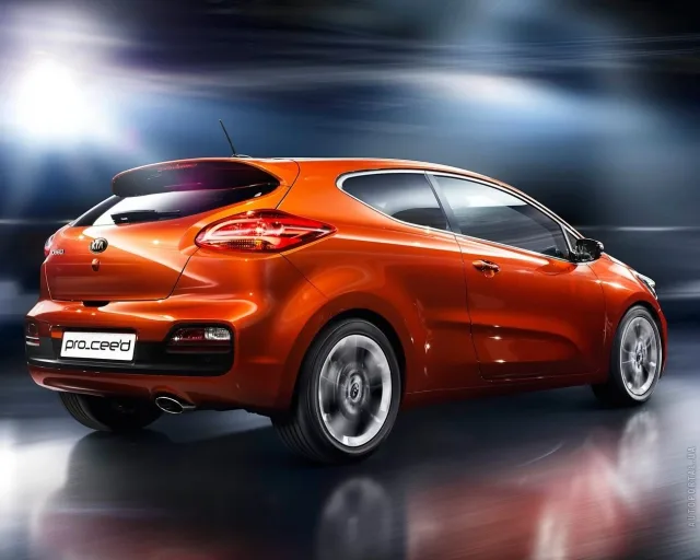 KIA pro cee'd 2012 3-дверний хетчбек — 14
