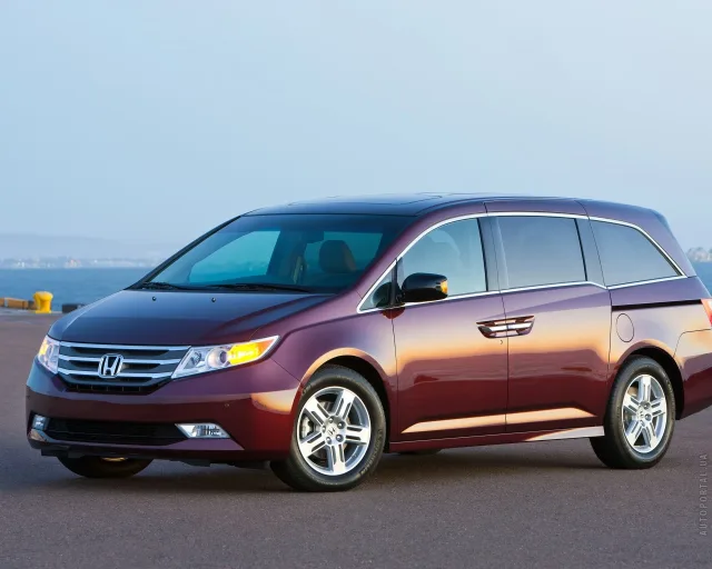 Honda Odyssey 2010 minivan — 22