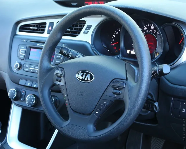 KIA C`eed SW 1.6 AT Mid — 6