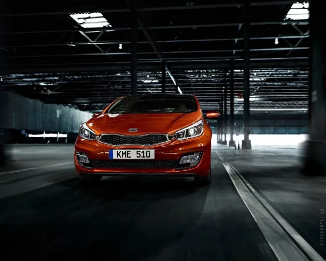 KIA pro cee'd 2012 3-дверний хетчбек — 13