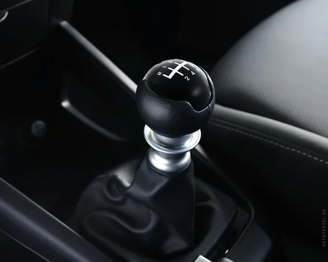 KIA Cee'd 2010 хетчбек — 19