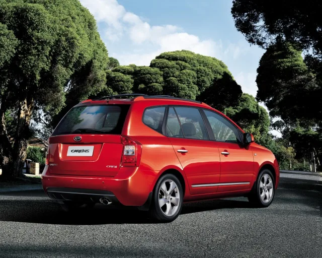 KIA Carens 2.0 AT Mid — 24
