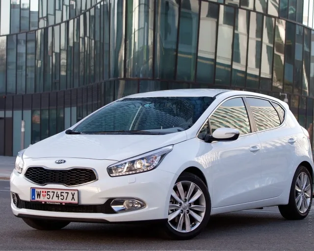 KIA Cee’d JD F/L 2012 hatchback — 16
