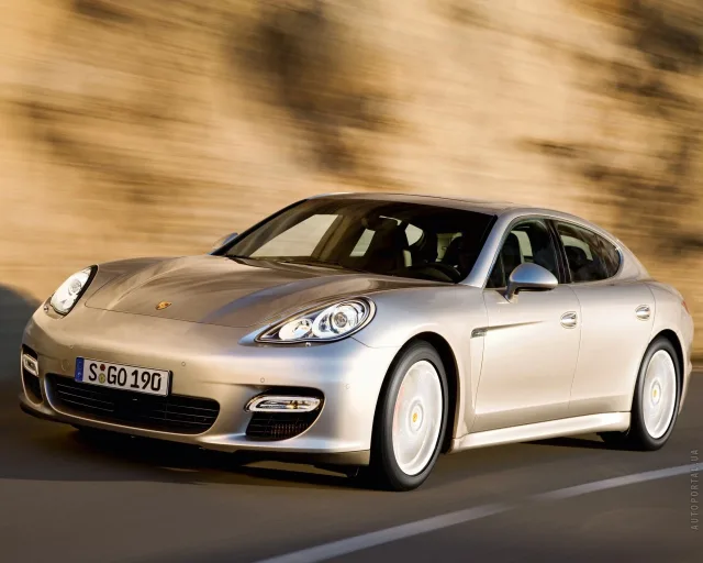 Porsche Panamera S 4.8 MT — 23