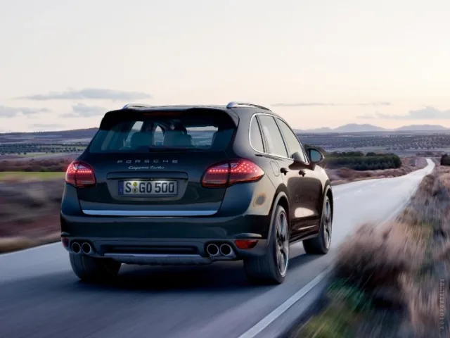 Porsche Cayenne 2010 кросовер — 14