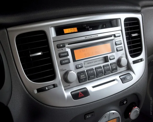 KIA Rio 2002 hatchback — 14