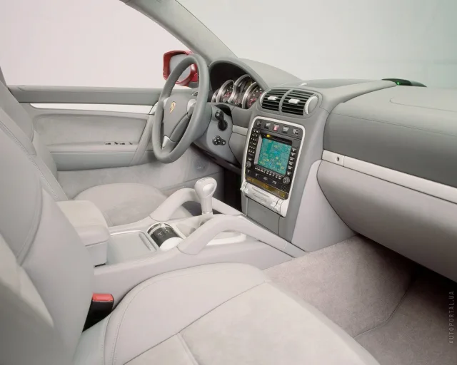 Porsche Cayenne 2002 кросовер — 9