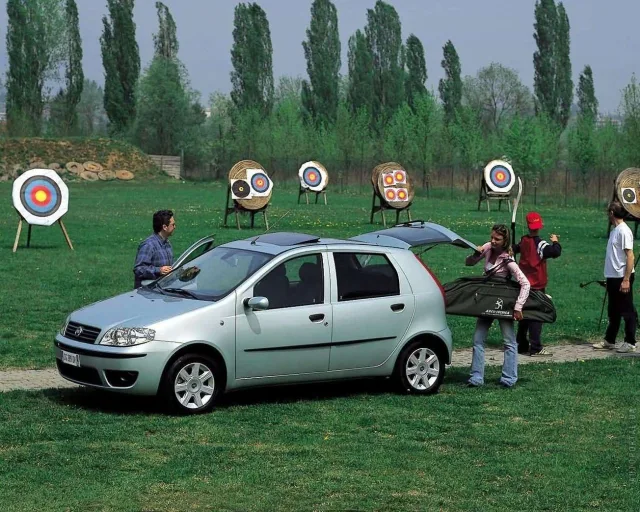 Fiat Punto Classic hatchback — 5