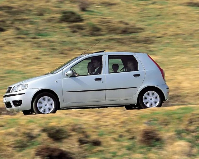 Fiat Punto Classic hatchback — 13
