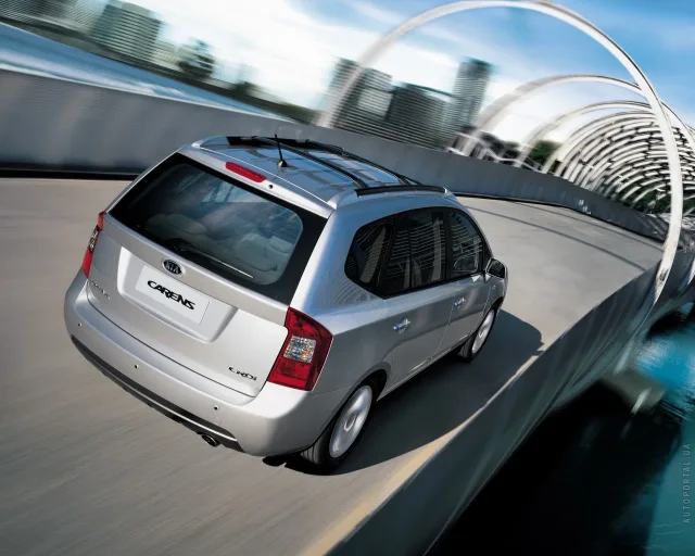 KIA Carens 2.0 AT Mid — 15