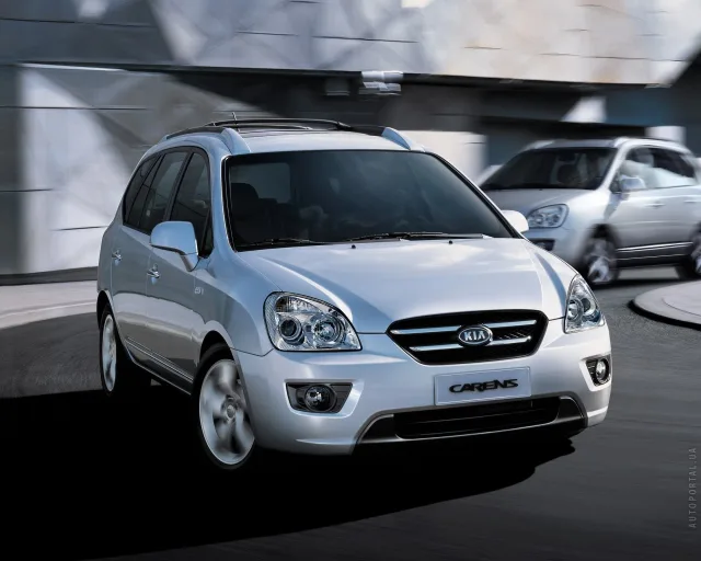 KIA Carens 2.0 AT Mid — 23