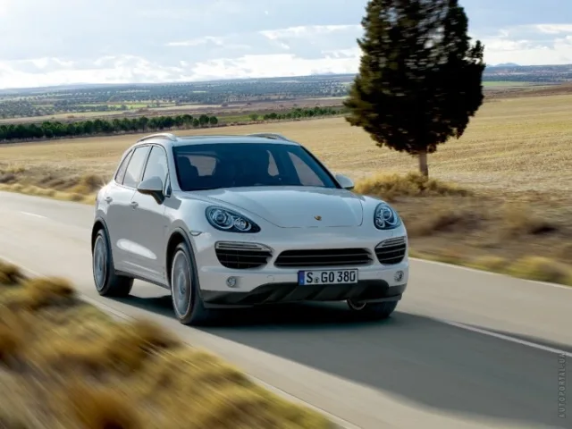 Porsche Cayenne 2010 кросовер — 24