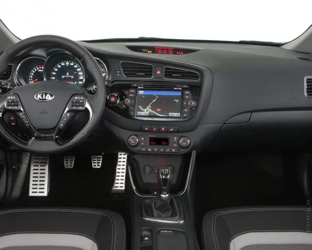 KIA Cee’d JD F/L 2012 hatchback — 7
