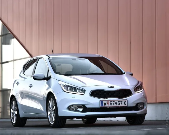 KIA Cee’d JD F/L 2012 hatchback — 15