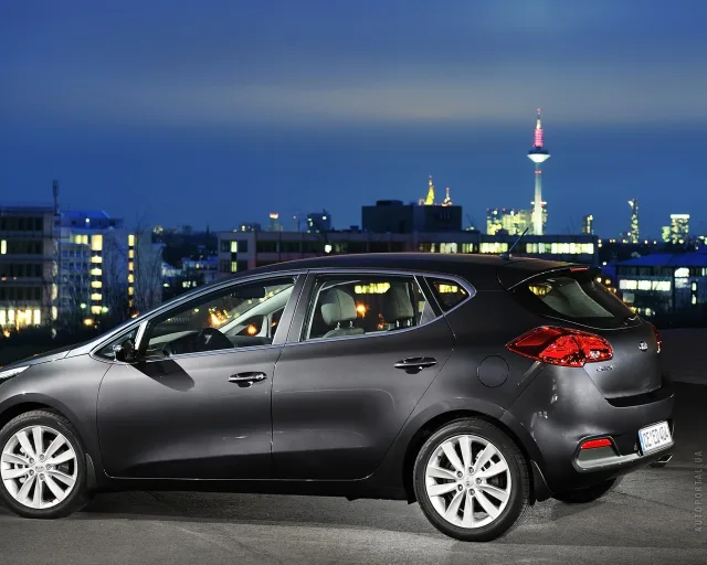 KIA Cee’d JD F/L 2012 hatchback — 23