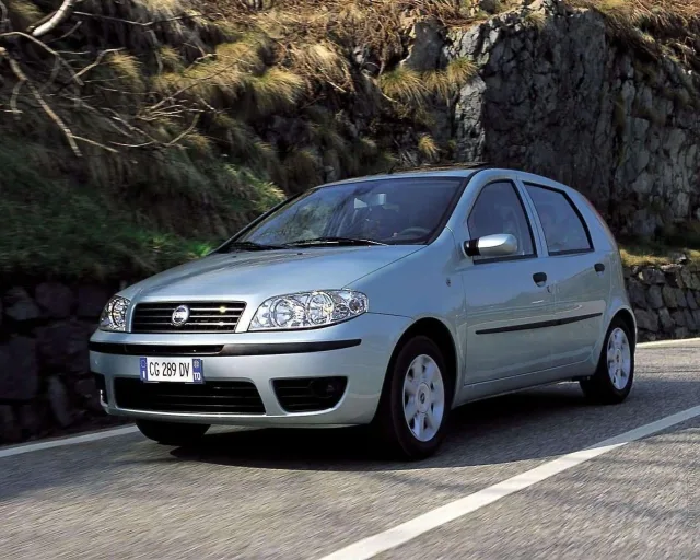 Fiat Punto Classic hatchback — 7
