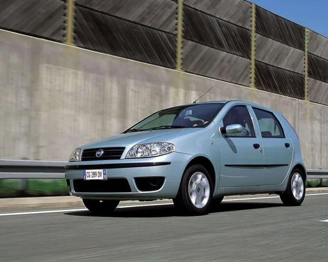 Fiat Punto Classic hatchback — 14