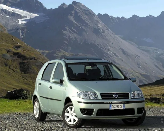 Fiat Punto Classic hatchback — 15