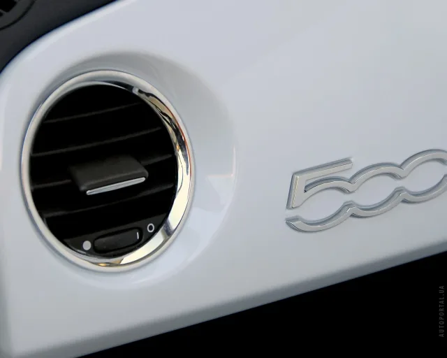 Fiat 500 3-door hatchback — 8