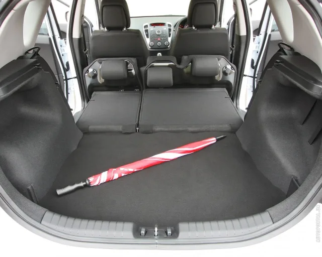 KIA Cee'd 2010 хетчбек — 17