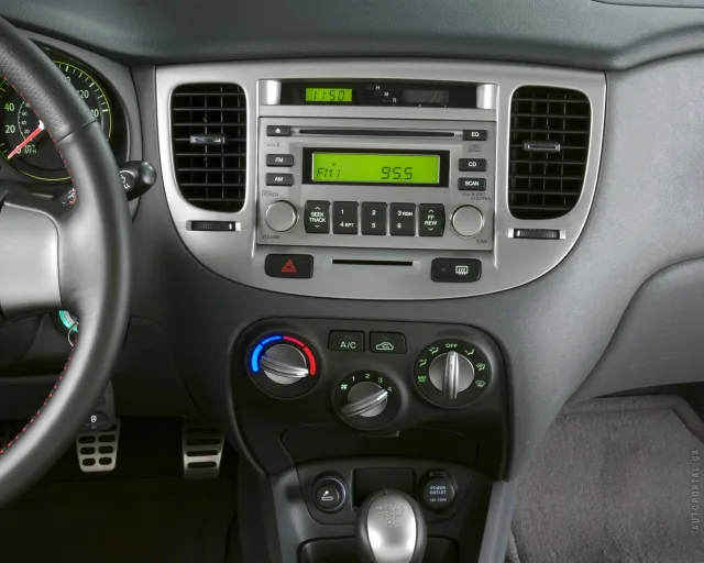 KIA Rio 2002 hatchback — 7