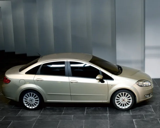 Fiat Linea седан — 10