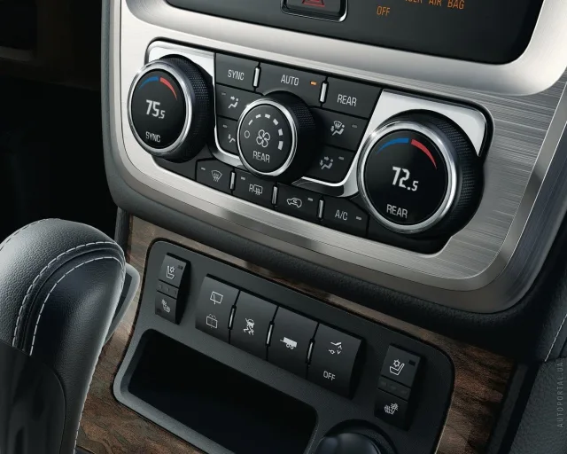 GMC Acadia кросовер — 16