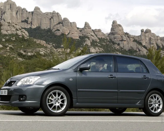 Toyota Corolla 2000 (Тойота Королла) хэтчбек — 22